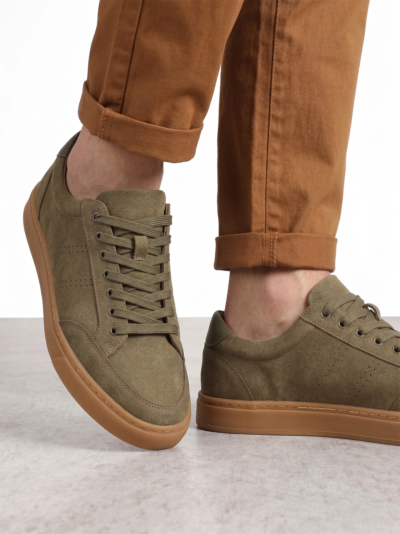 Кеды зеленого цвета на низкой подошве